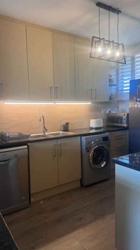 To Let 2 Bedroom Property for Rent in Pinelands Western Cape